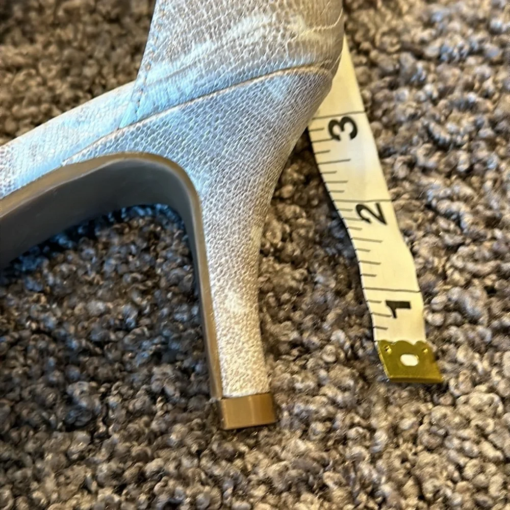 CL by Chinese Laundry strappy sandal heel neutral new size 10 ankle strap